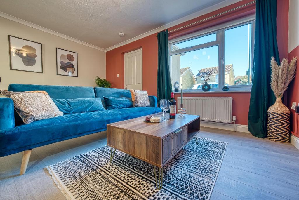 Stratton Heights by Apricity Property - 3 bedroom house, great for work or leisure, pet friendly
