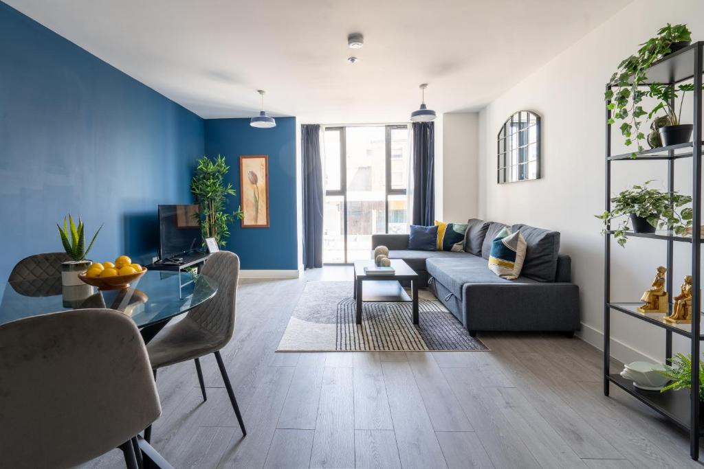 Hemel Apartments- Indigo Dreams