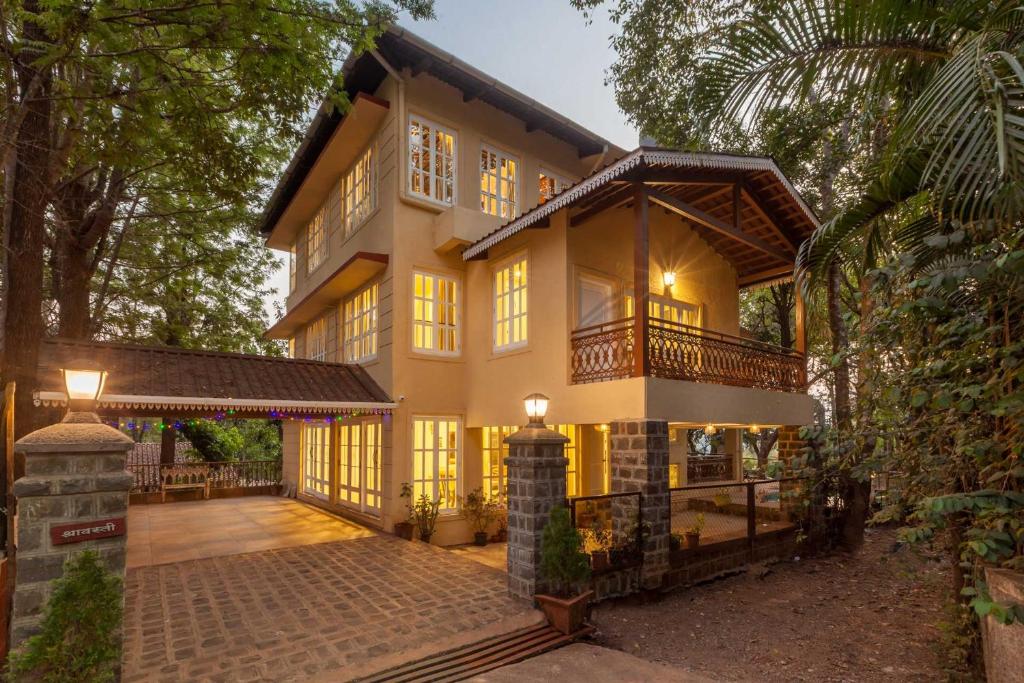 Antilia Villa - Luxurious-AC-Swimming pool
