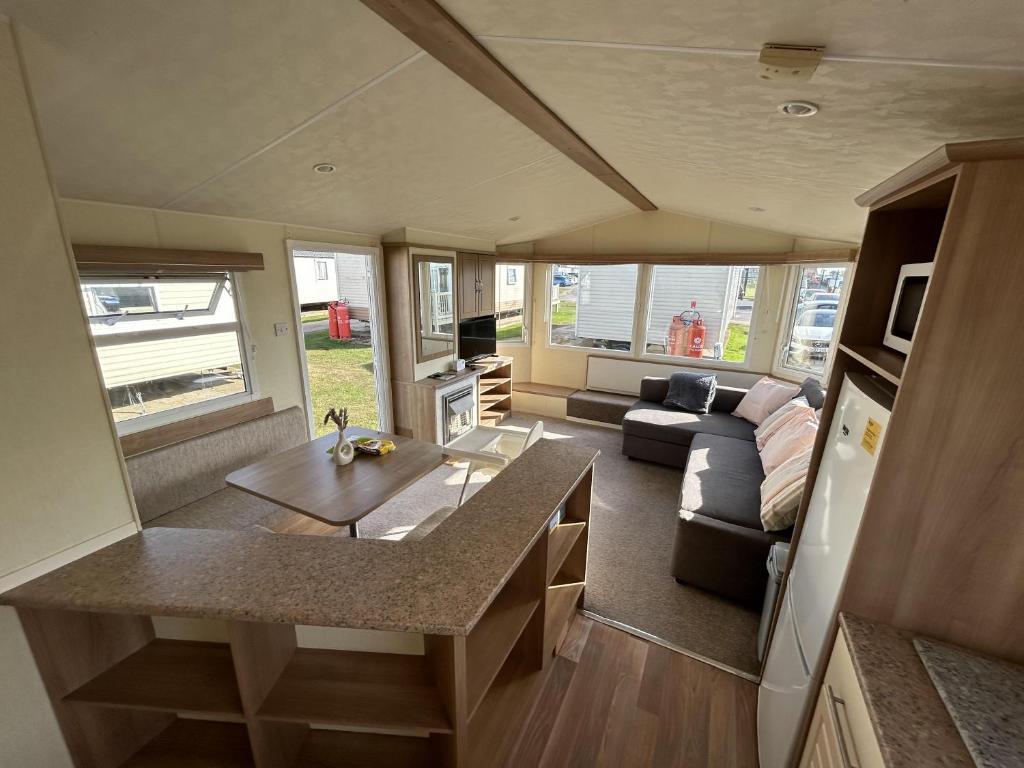 Lovely 2-Bed Caravan at St Osyth Caravan Park