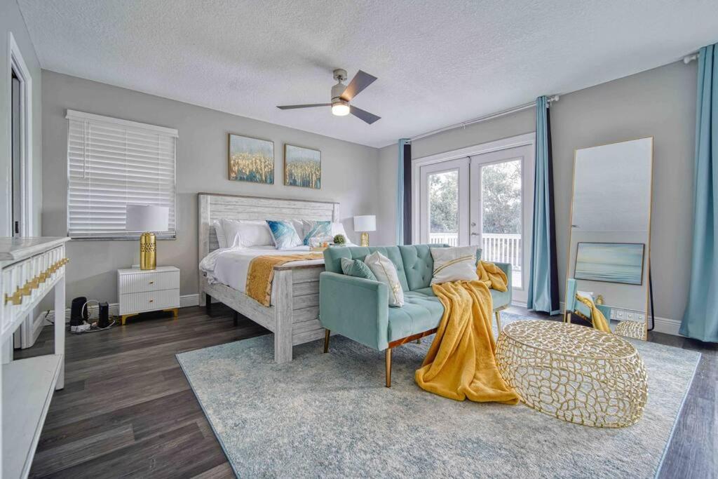 Stylish Lake home with HEATED POOL, Arcade with PS5,and Theater Just 5 min from Legoland