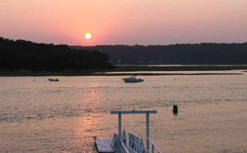 OFFICIAL SITE - Buoy 23 Vacation Home Gloucester, MA Deepwater dock