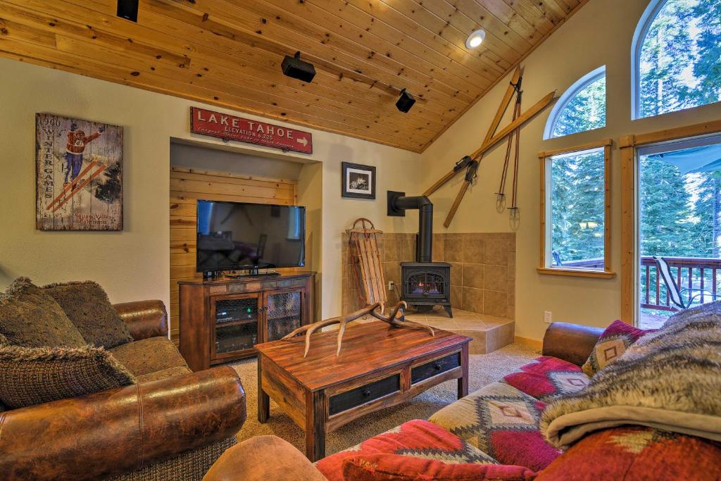 Custom Tahoe Cabin about 2 Mi to Homewood Mtn Resort!