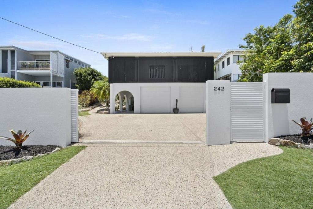 242 David Low Way, Peregian Beach