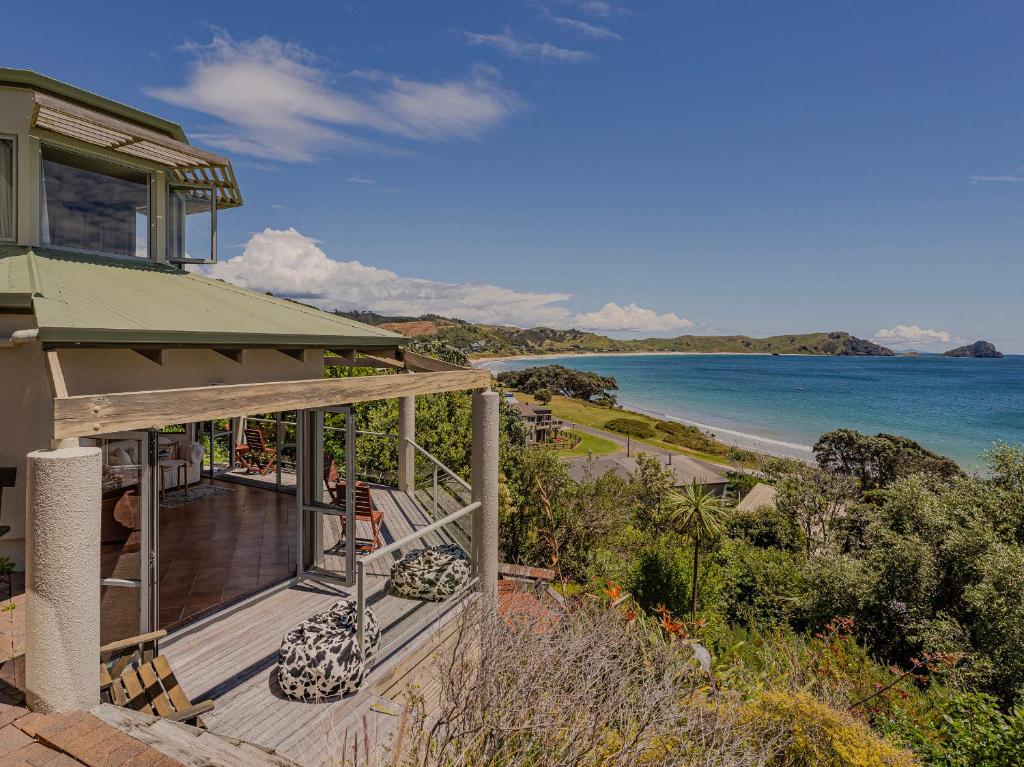 Chucks Retreat - Opito Bay Holiday Home