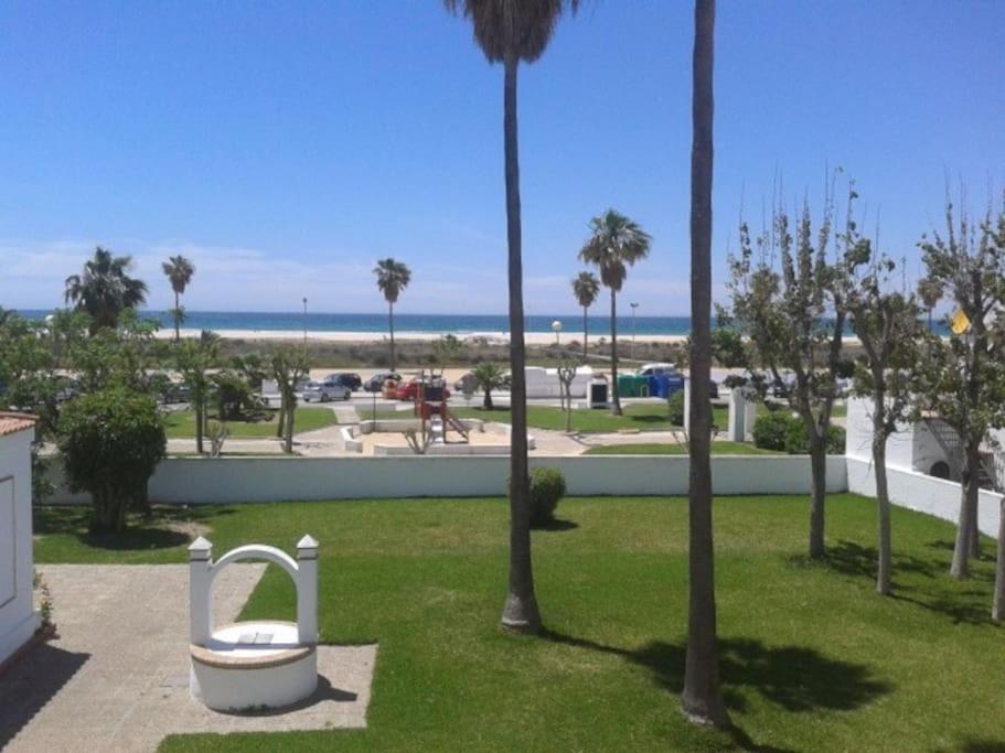 Sea views and great location, parking space too!