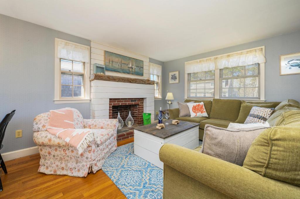 7 Cutter Lane West Yarmouth Cape Cod- -Happy Hour Any Hour