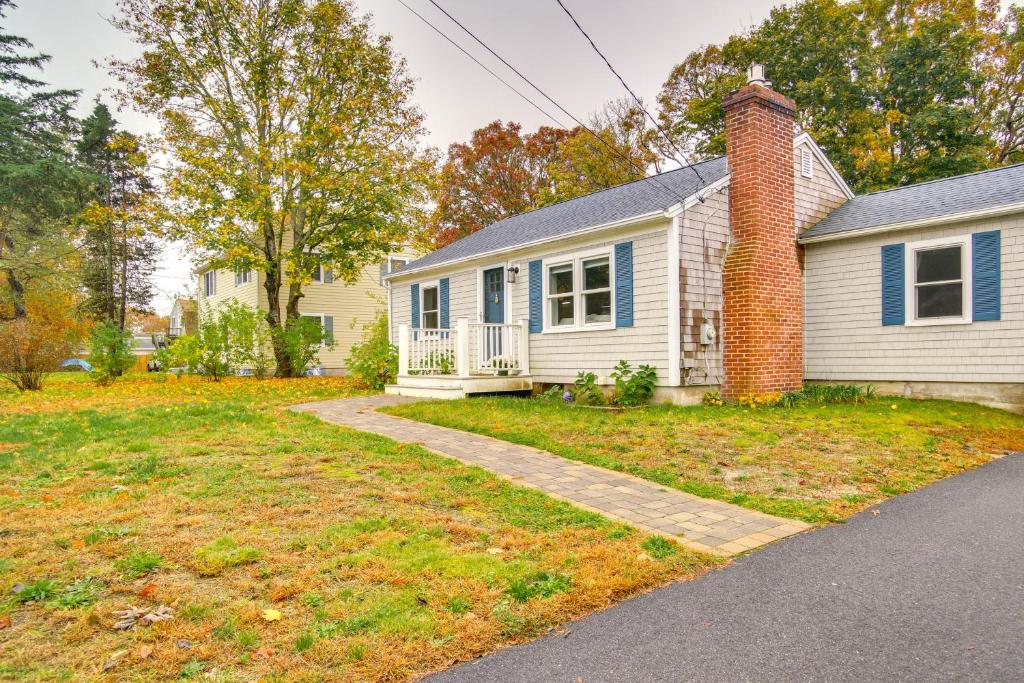 West Yarmouth Cottage with Gas Grill Walk to Beach!