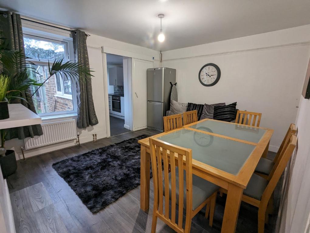 Charming 4-Bedroom House in Dover