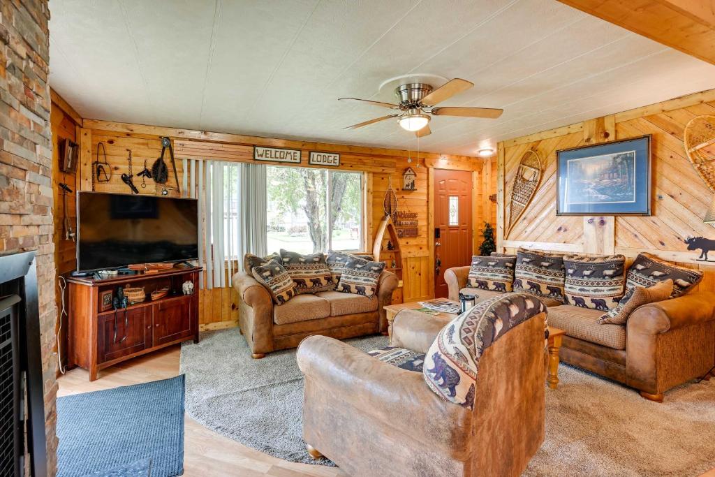 Cozy Bay City Abode with Deck and Fire Pit, Near Lakes