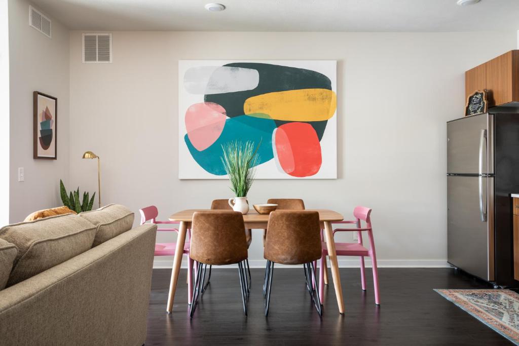 NEW HAPPY TRAIL 2BR CONDO CLOSE TO DOWNTOWN