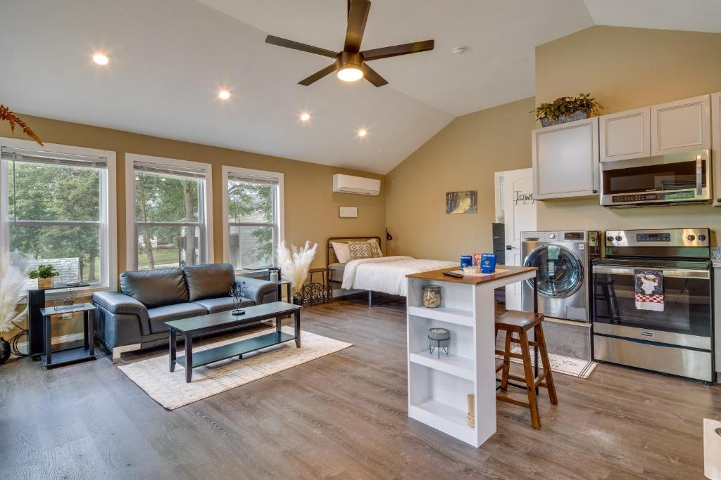 Peaceful Waterfront Studio 16 Mi to Greenville!