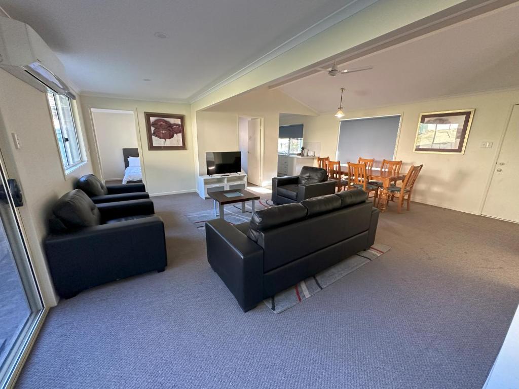 4 Bedroom Haven: Your Perfect Home Away from Home!