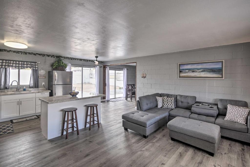 Centrally Located Gem with Laughlin Strip Views!