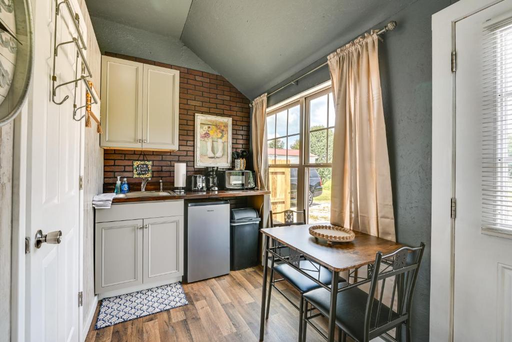 Brownsville Studio Cottage - Walk to Mammoth Cave!