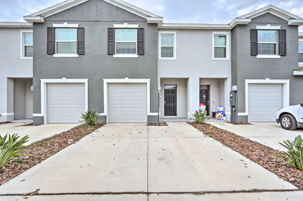 Wesley Chapel Townhome with Pool Access!