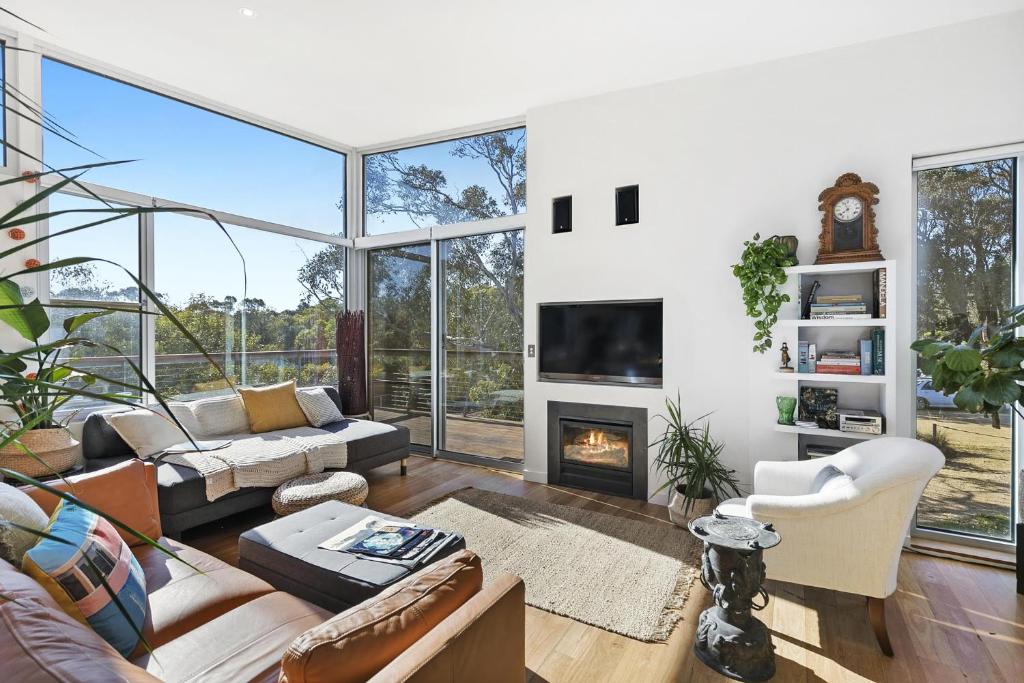 Bristlebird - Beach 650m, Pets, Fireplace, Linen, 4 bdrm, WiFi