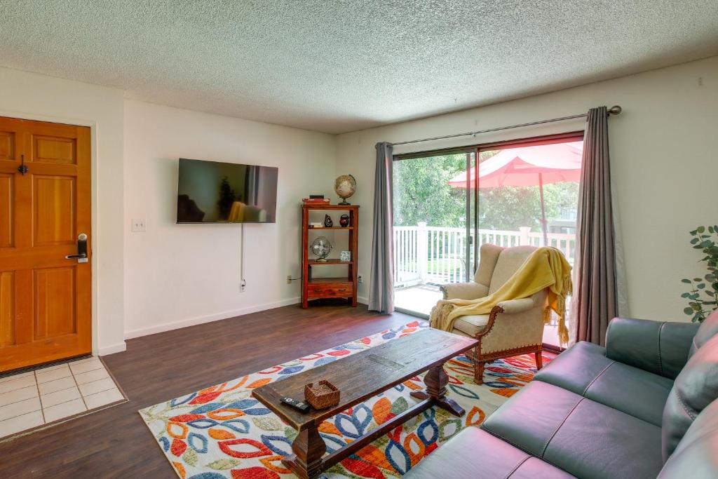 Pet-Friendly Santa Maria Condo with Balcony!