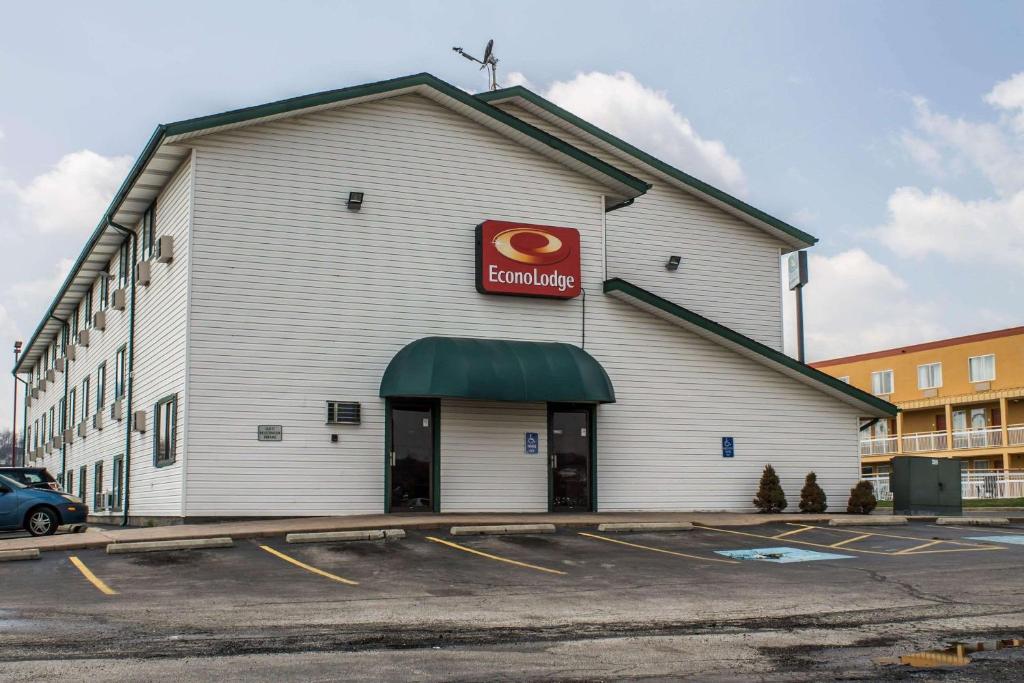 Econo Lodge Akron Copley Northwest