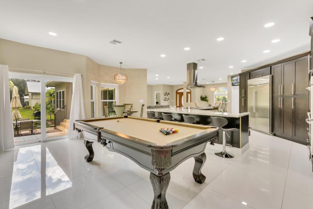 Priv Patio, Near Beach & Airport!