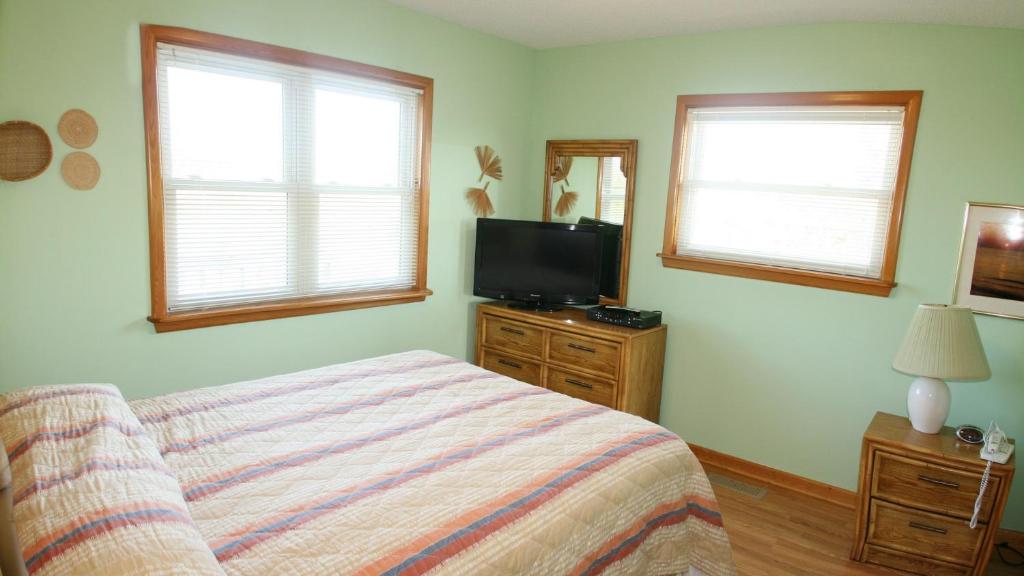 OS25C, Flying Cloud III- Oceanside, 4 BR, Screened Porch, Dogs Welcome