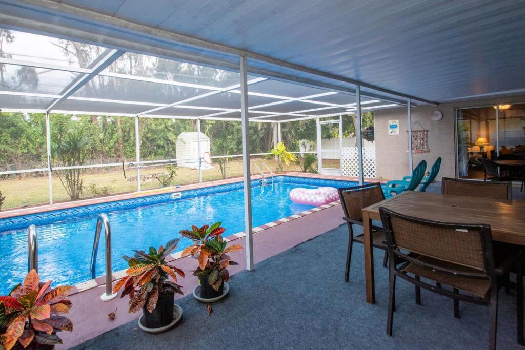 Private Home 3/2, Pool Spa, next to beach Pets ok!