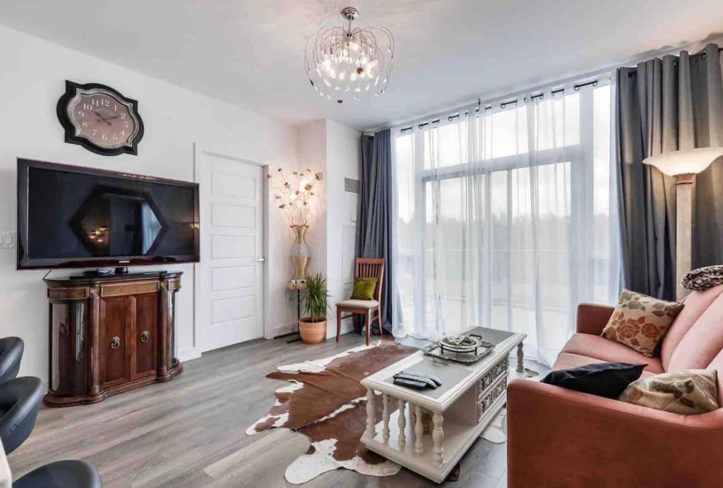 Aquarius 2 Bedroom Condo Friday Harbour