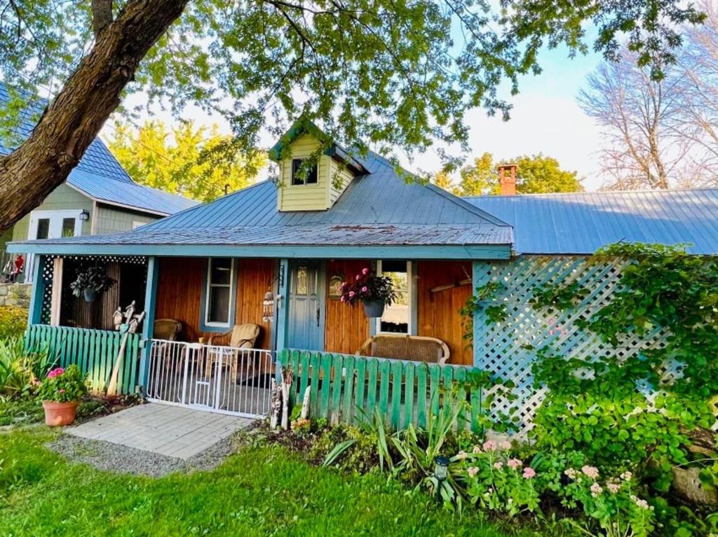 Spry Church Cozy Cottage