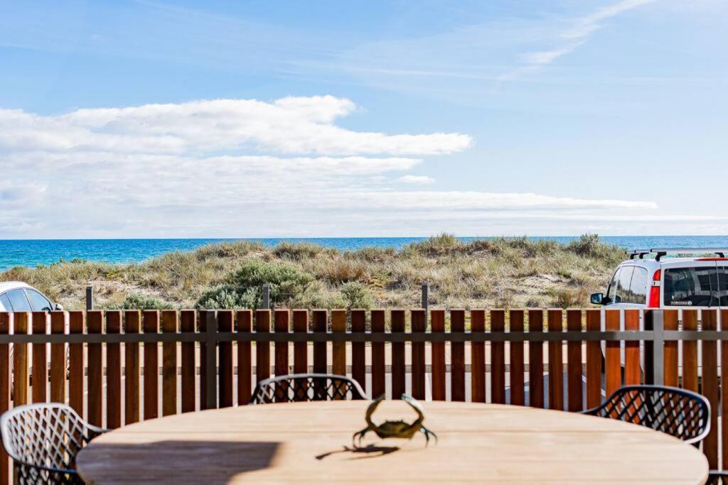 Luxury Beach Front Apartment Moana, Dog Friendly