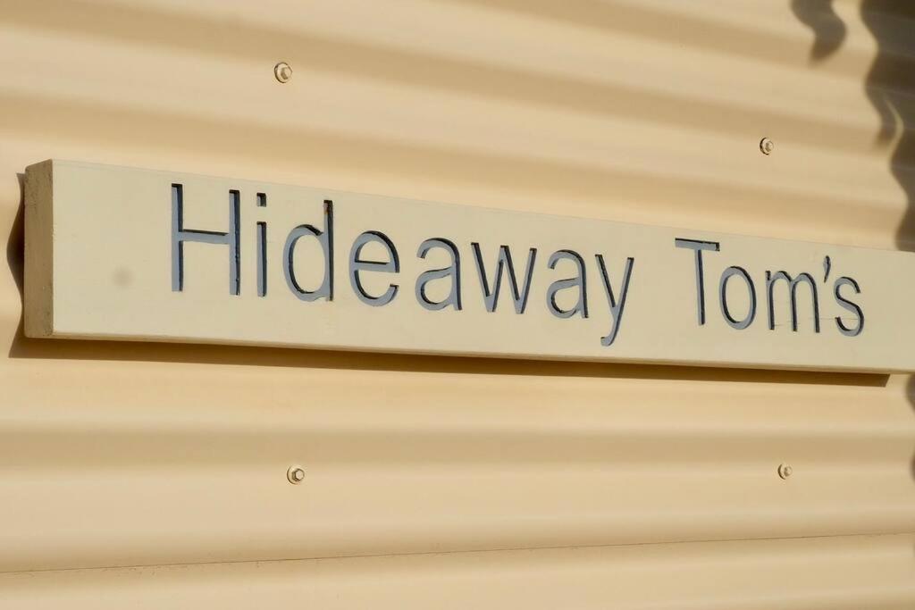 Hideaway Tom’s on Mundoo Channel - Waterfront