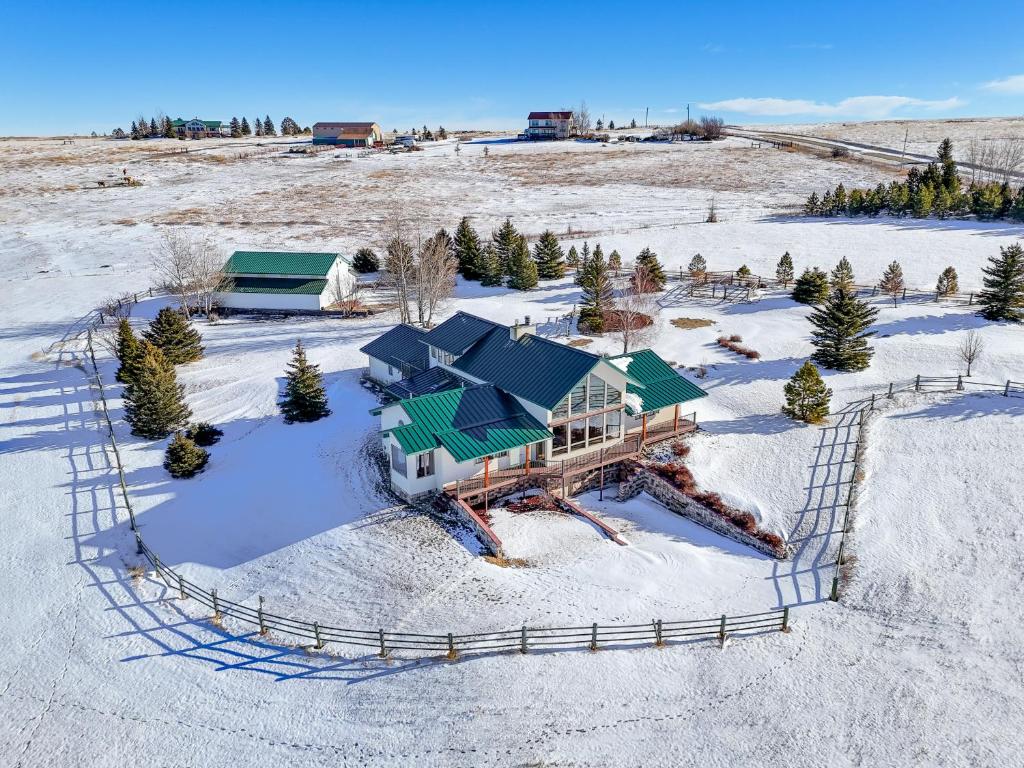 Massive Mountain Hideaway in Roberts with Views!