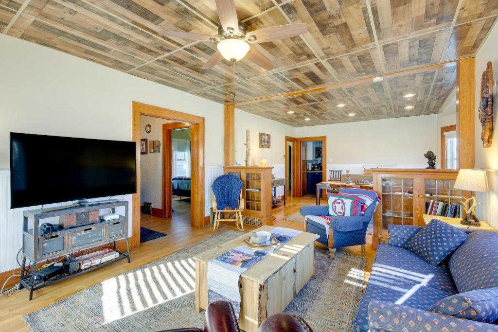 Downtown Red Lodge Home - 8 Mi to Skiing!