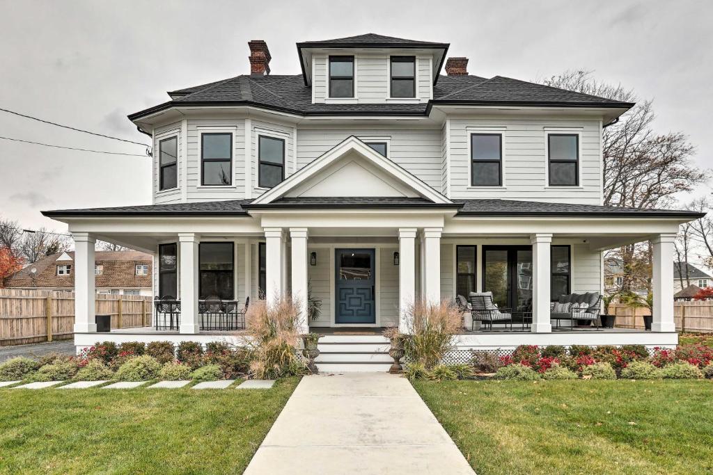 Grand Long Branch Home 1 Block to Beach!