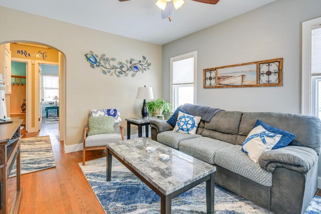 Cozy Wausau Home with Fireplace and Hot Tub Access