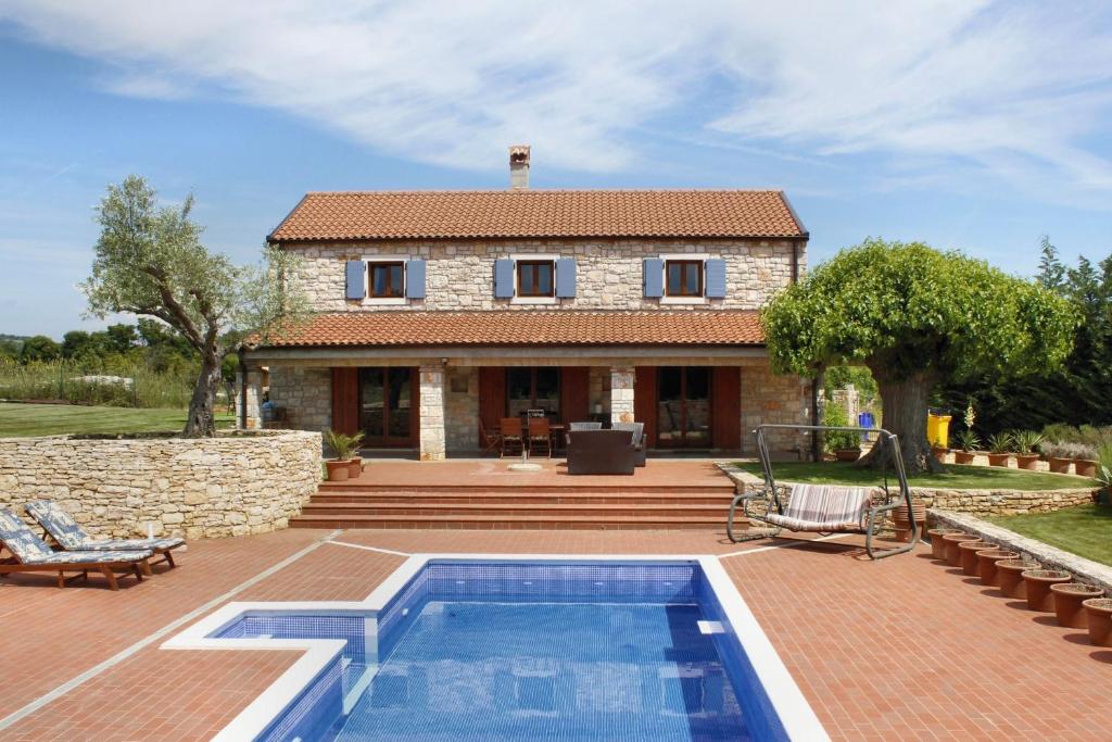Mon Perin Castrum - House of Nice Memories