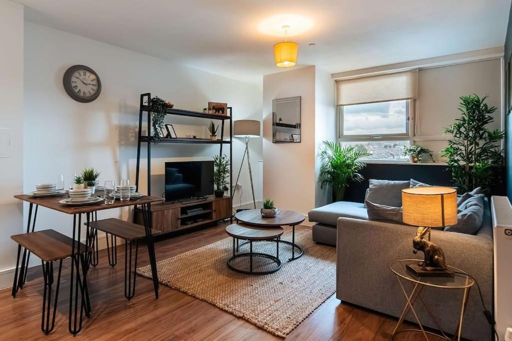 Cosy Maidstone Central flat - Sleeps 4