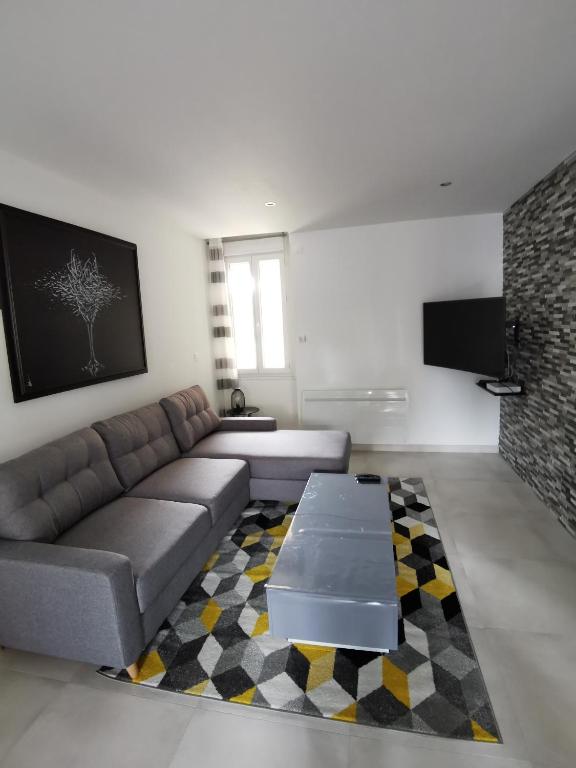 superbe appartement neuf tout équipé, non fumeur avec place de parking privée