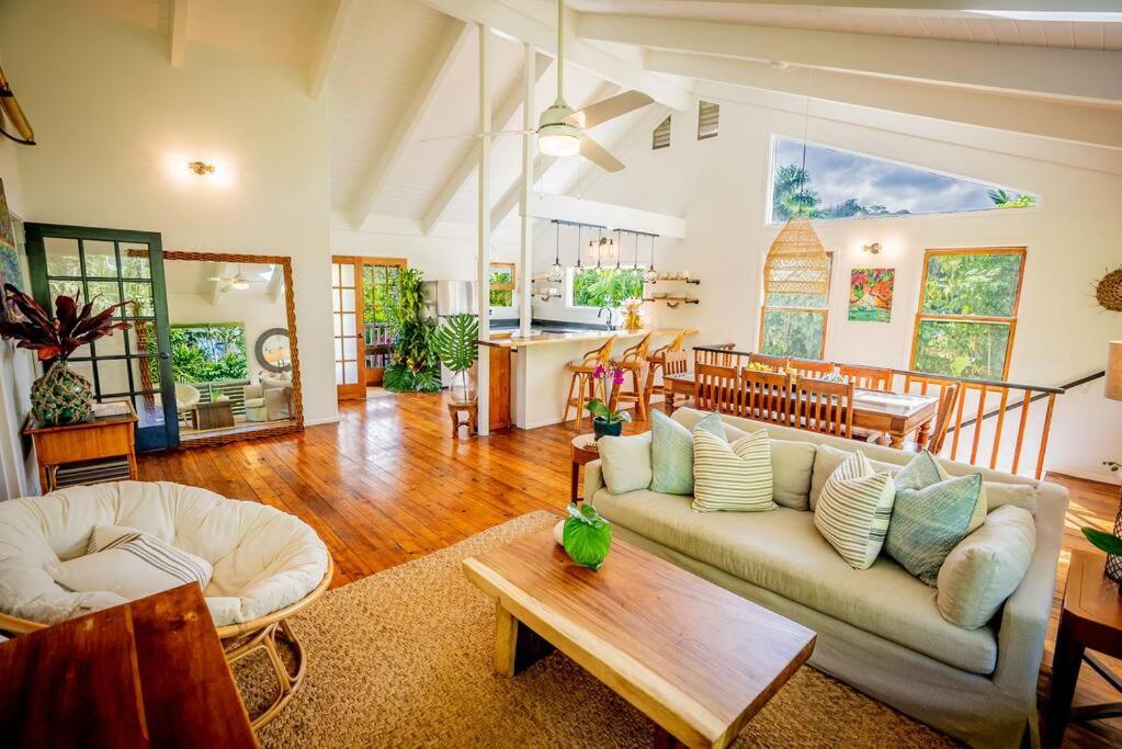 Hanalei Getaway~Walk to Hanalei Bay/town, sleeps12