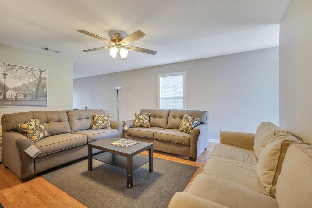 Charming Gray Home- 5 mins from GSU!