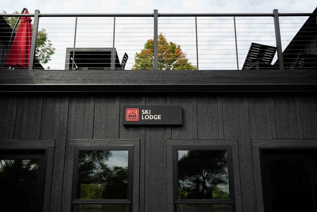 2BR 2BA Suite Walk to Short's
