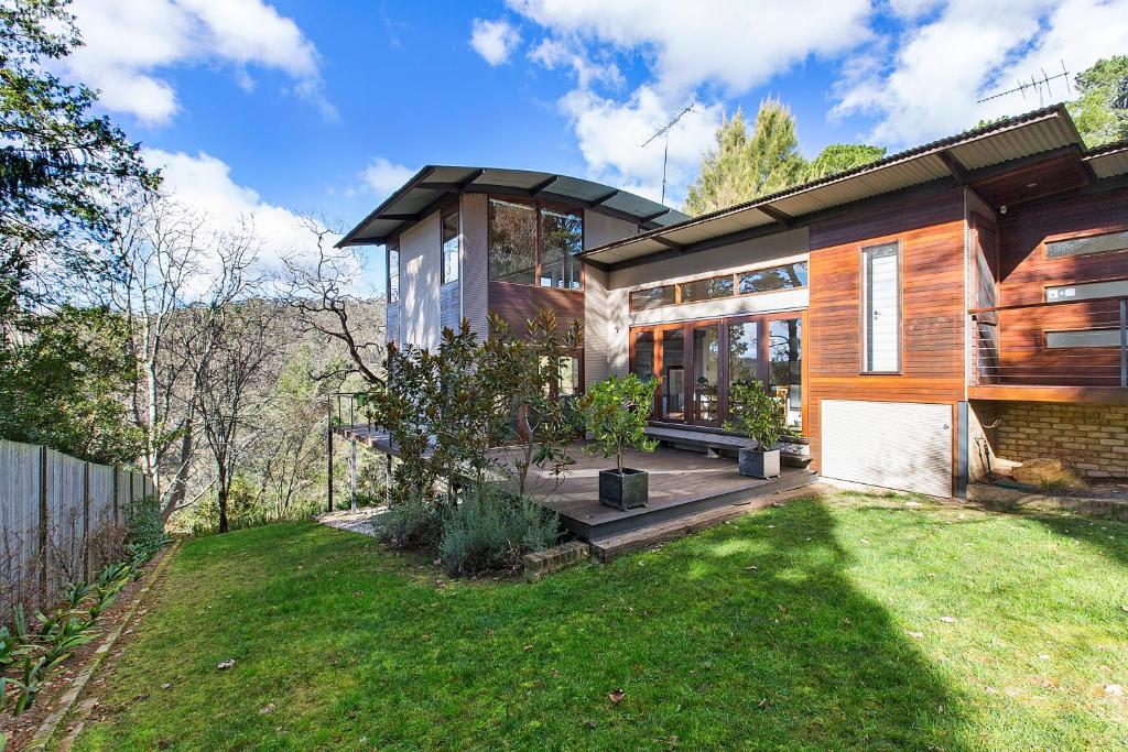 Mountain Nest / LEURA