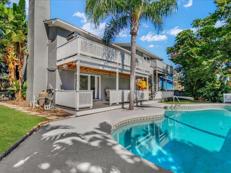 Palm Harbor Waterfront with pool & Game room