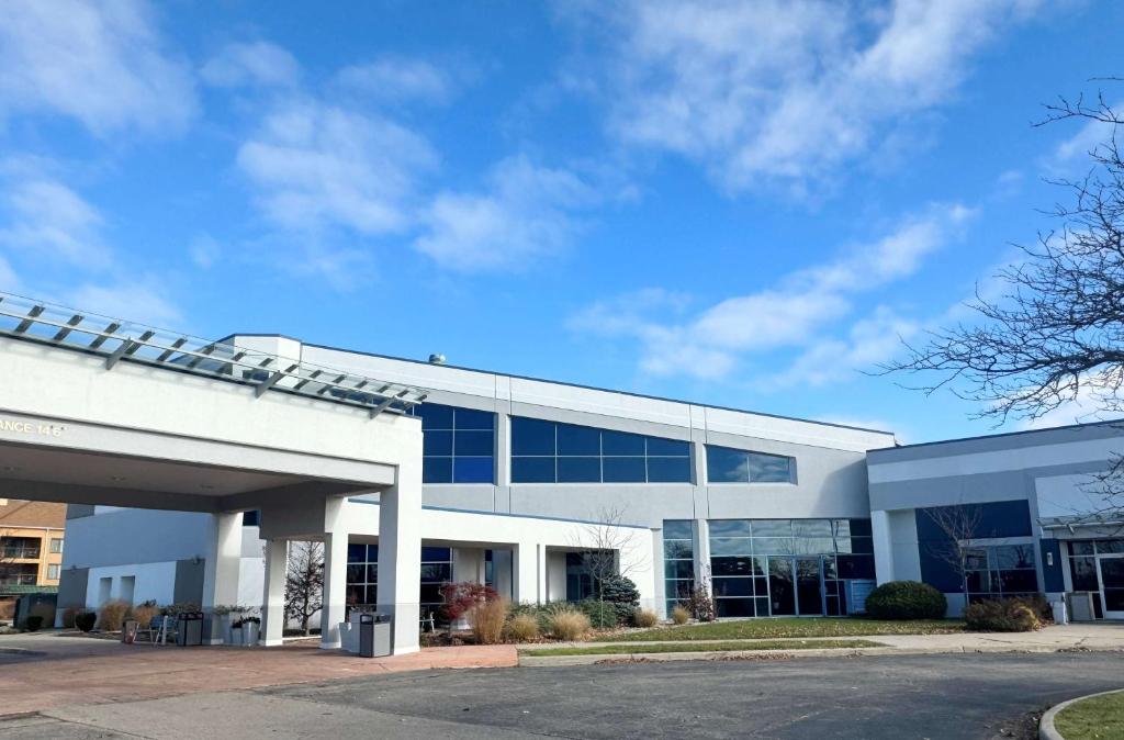 Gateway Hotel & Convention Center