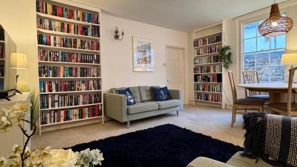 Dartmouth Town Centre nautical stylish apartment is perfect for couples with a happy and homely feel being only 30 meters from the sea but set back and quiet with everything on your doorstep a gorgeous place to explore the Devon beaches 5 star feedback