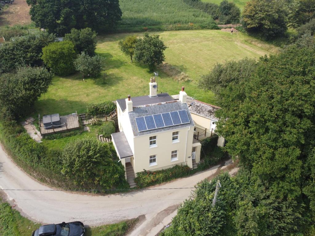 Clotted Cream Cottage: Countryside calm: Close to beach: Dartmouth: Devon