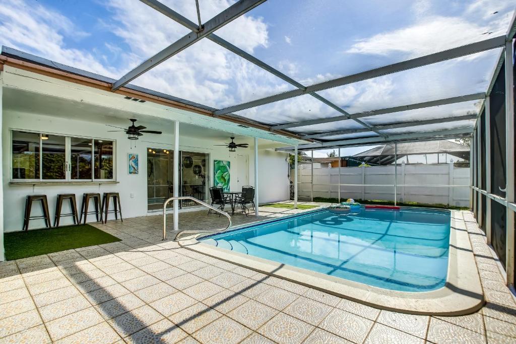 New! Lush Villa Top Location with Pool King Bed