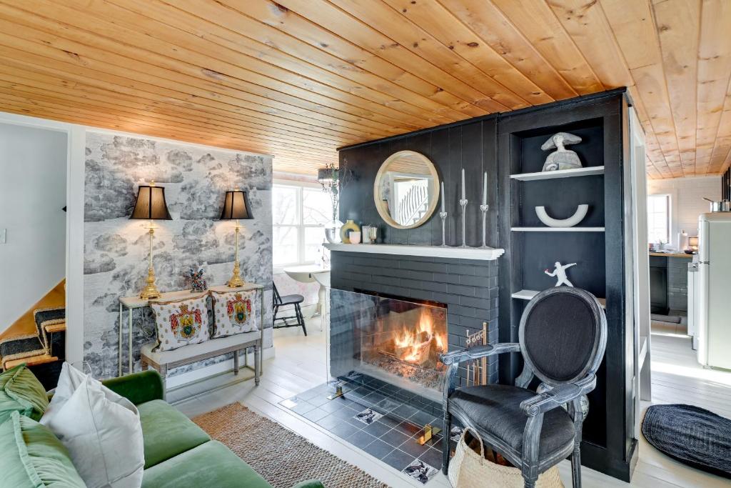 Chic Waterfront Cottage Near Acadia National Park!