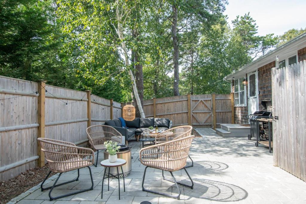Adorable home close to Eastham beaches dog friendly