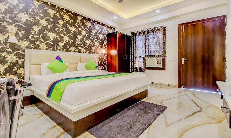 Hotel Skylight Silverkey by Madhav