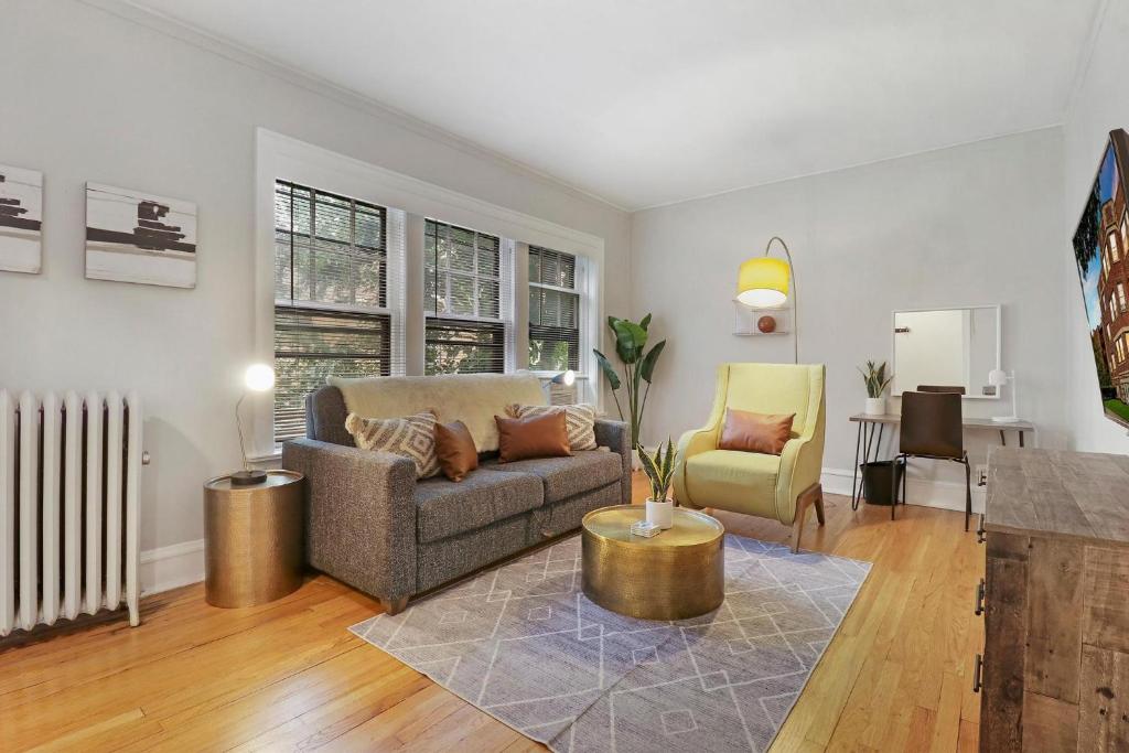 Simple and Roomy 1BR Apt in Evanston - Hinman S3